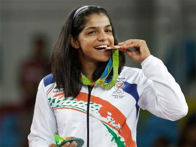 Sakshi Malik grabs bronze in Rio Olympics 2016